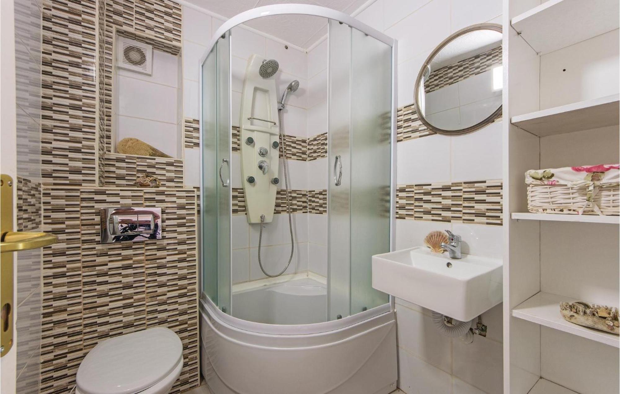 Awesome Apartment In Fazana With Wifi Eksteriør bilde